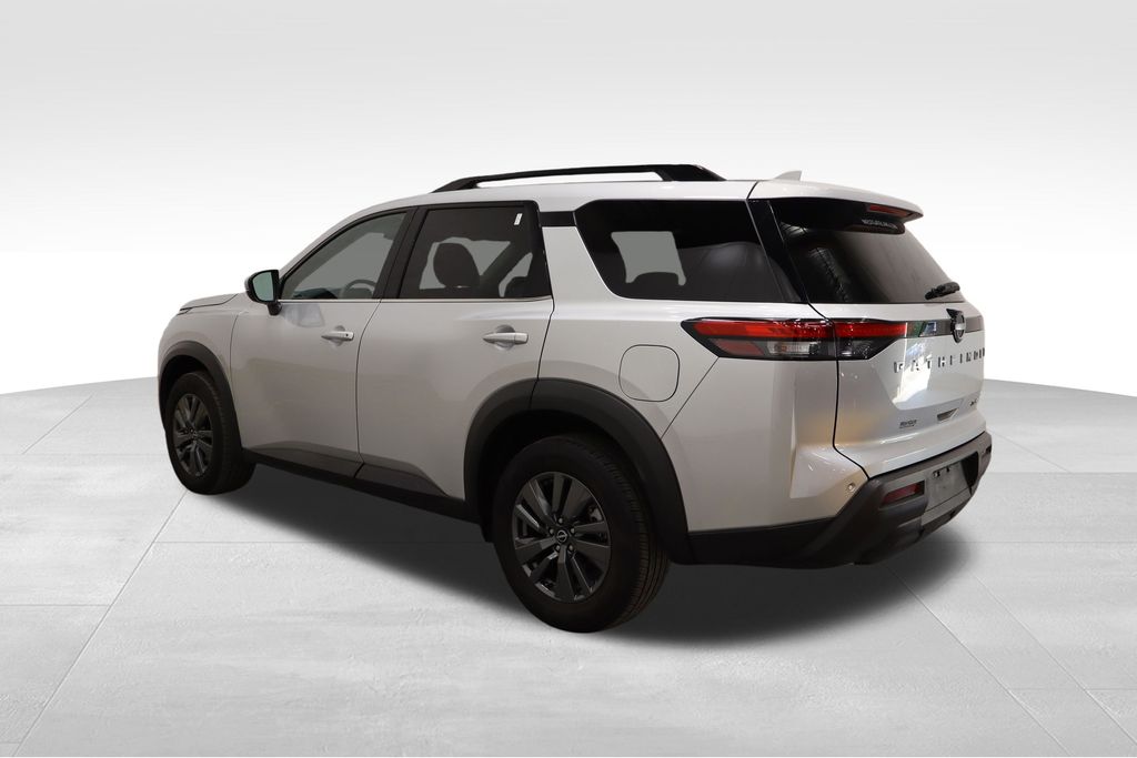 2024 Nissan Pathfinder SV photo 3