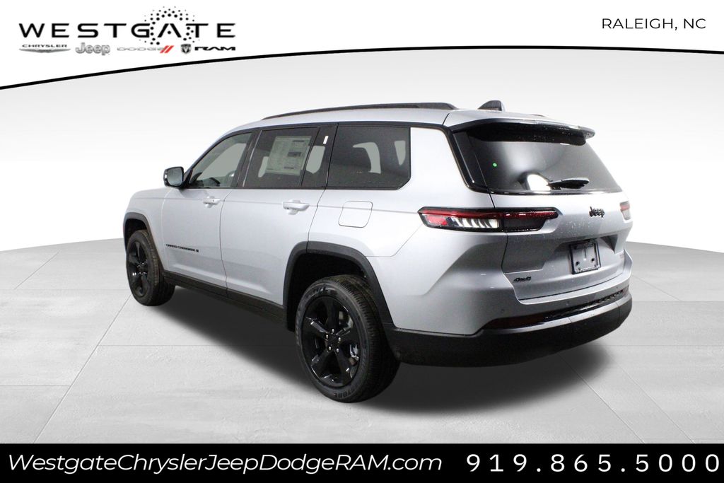 2025 Jeep Grand Cherokee Altitude photo 2