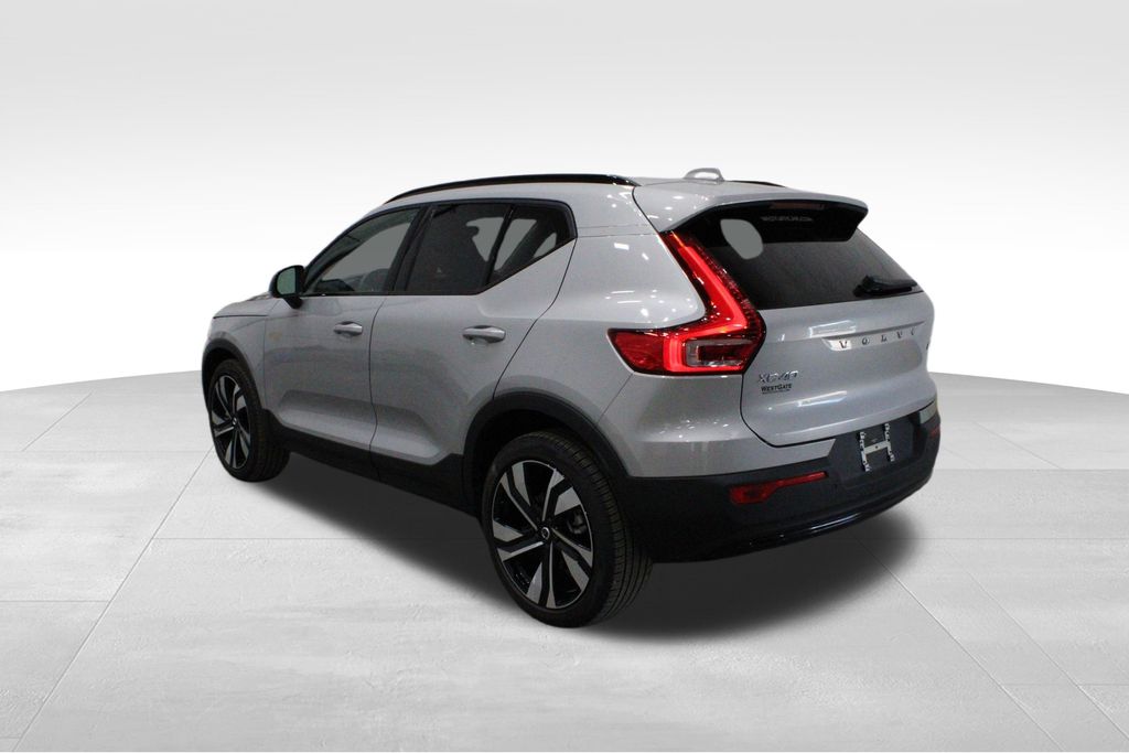 2025 Volvo XC40 Plus photo 3