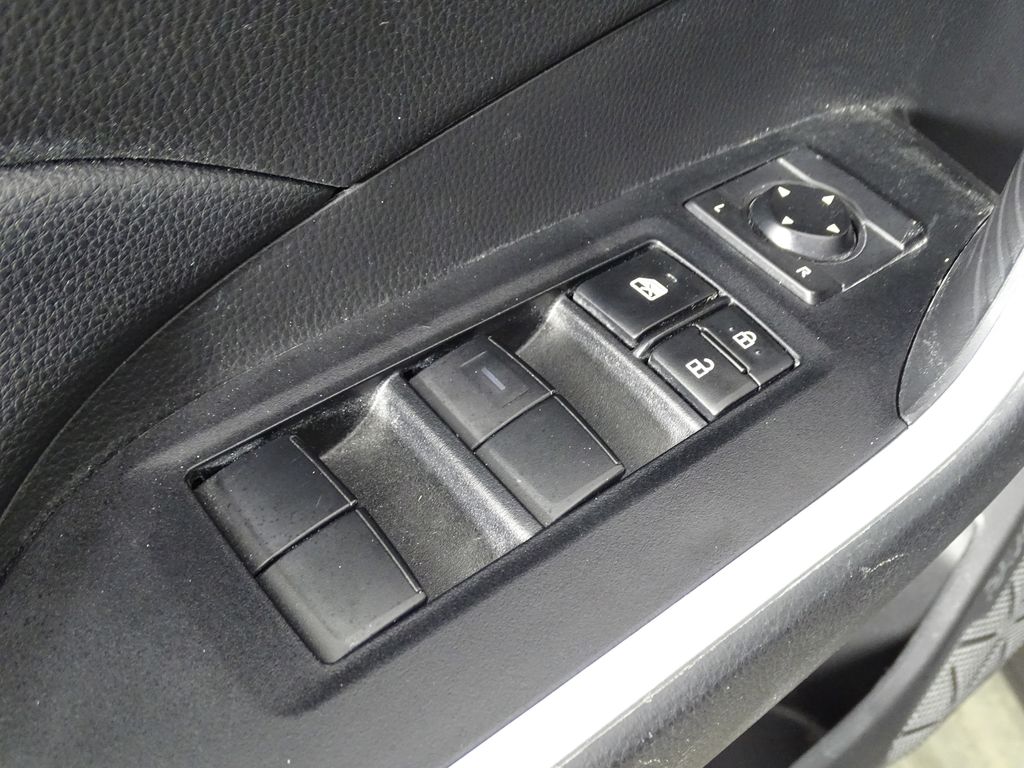 2021 Toyota RAV4 LE - Photo 16