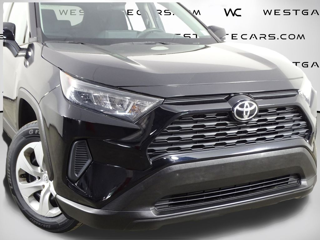 2021 Toyota RAV4 LE - Photo 40