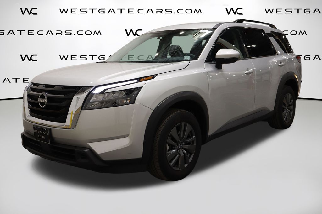 2024 Nissan Pathfinder SV's photo