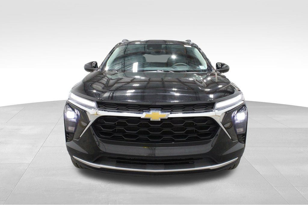 2024 Chevrolet Trax LT photo 2
