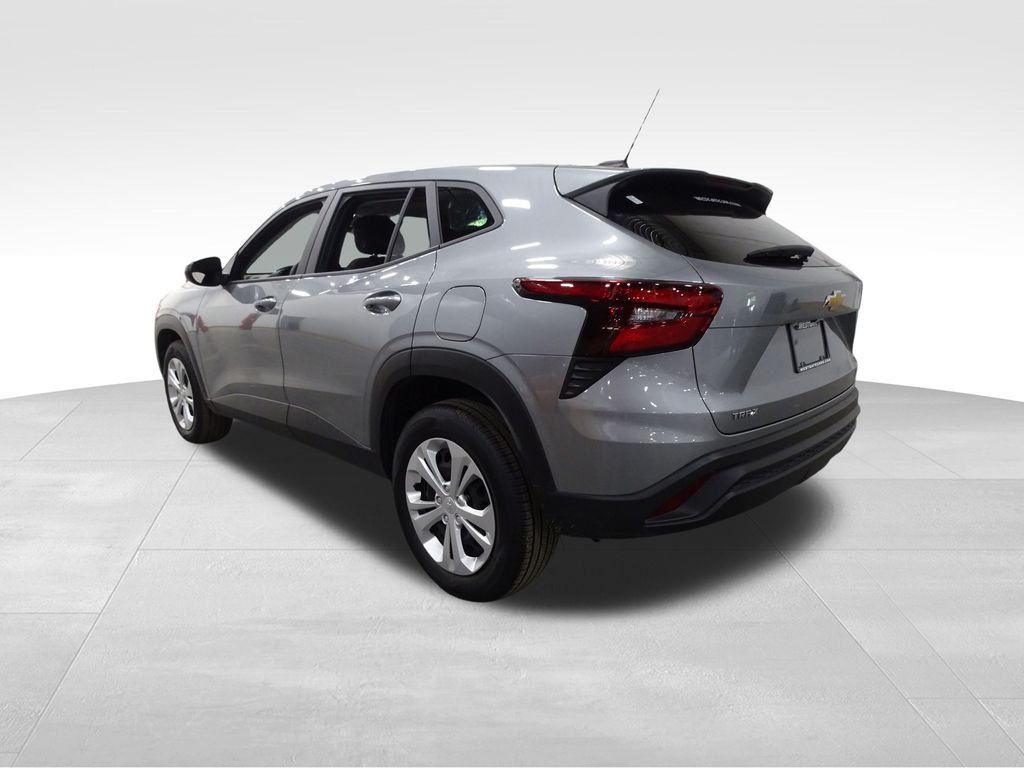 2024 Chevrolet Trax LS photo 3