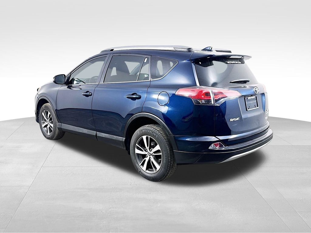 2018 Toyota RAV4 XLE photo 4