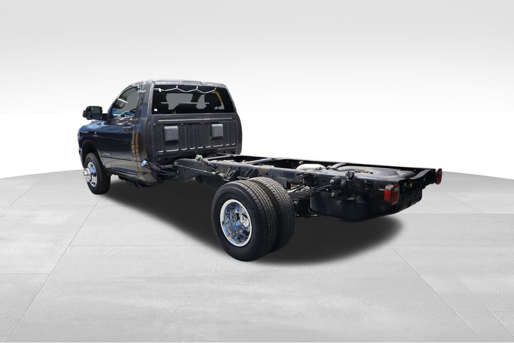 2022 Ram 3500 Tradesman photo 3