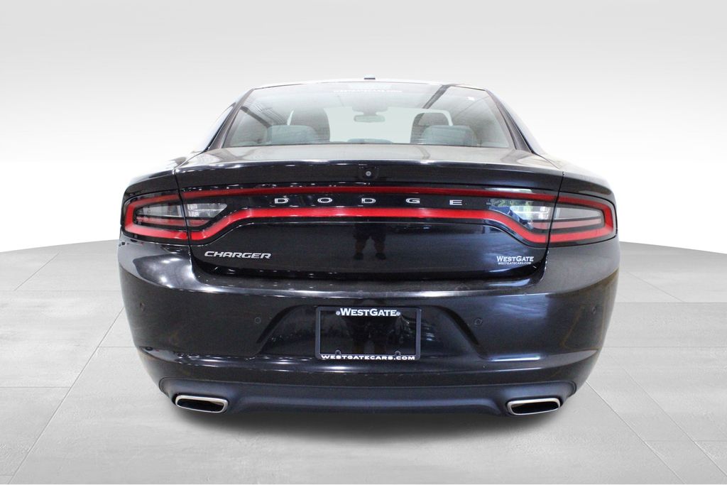 2019 Dodge Charger SXT photo 4
