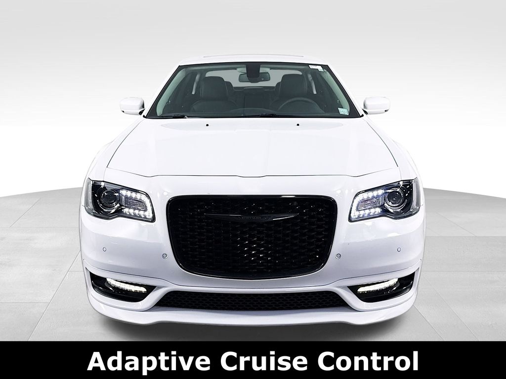 2023 Chrysler 300 Touring L photo 2