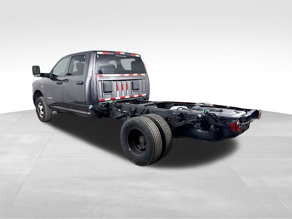 2022 Ram 3500 Tradesman photo 4