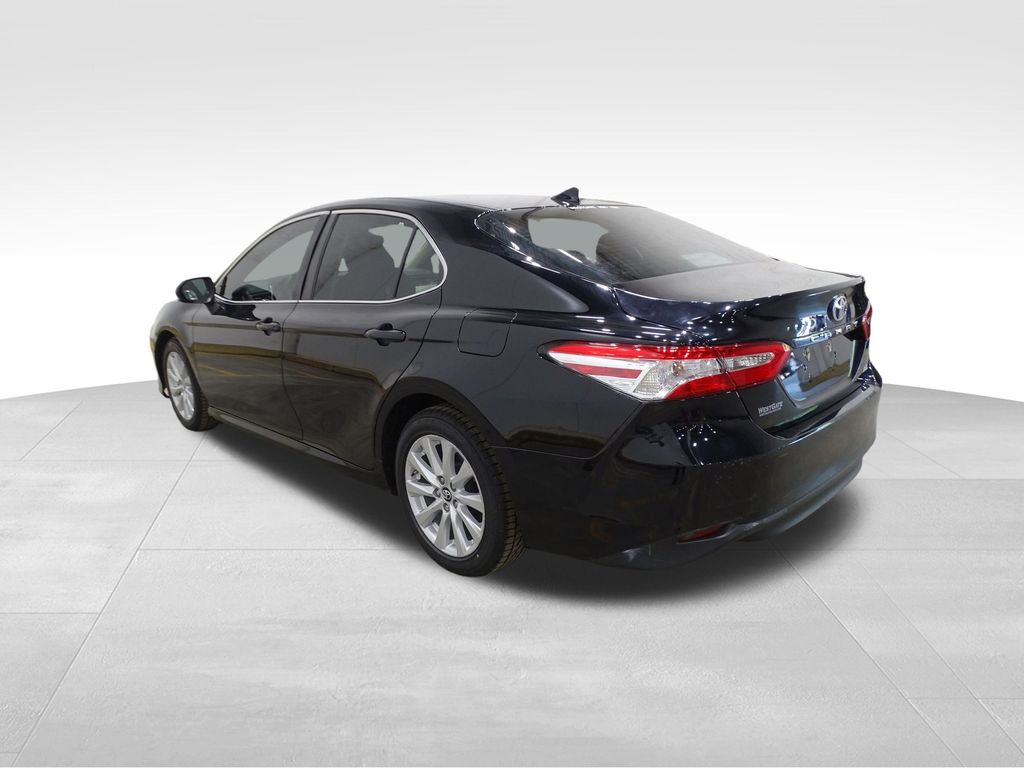 2019 Toyota Camry LE photo 3