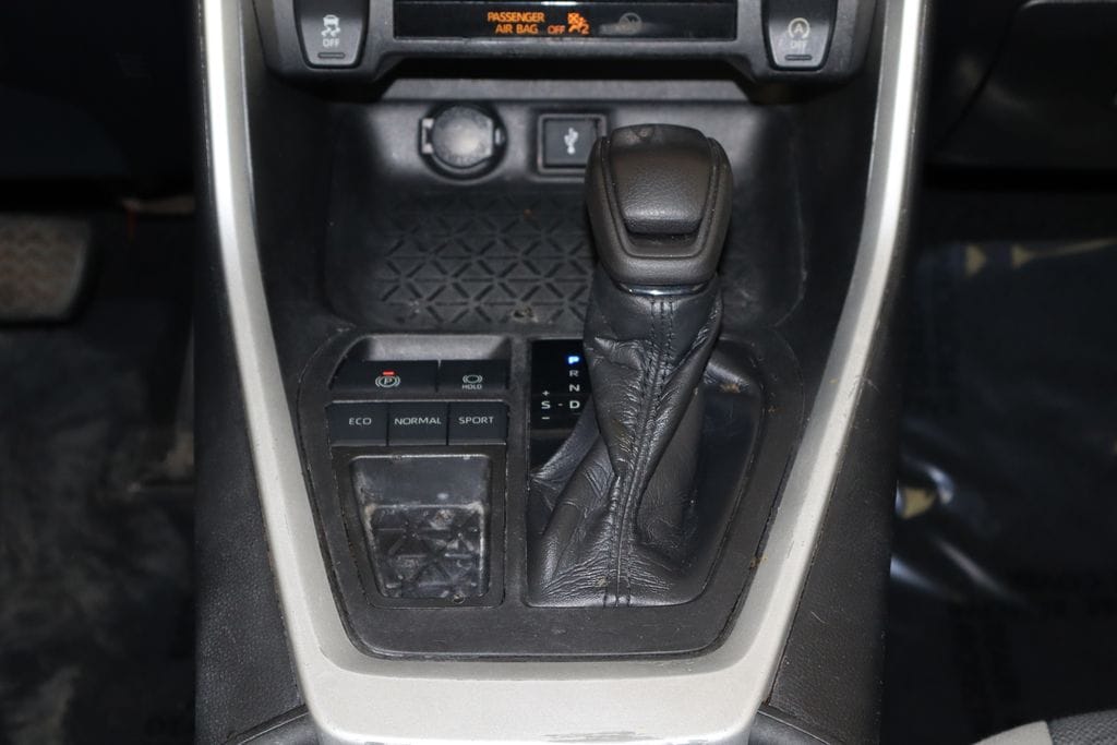 2021 Toyota RAV4 XLE - Photo 29
