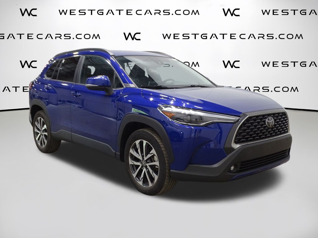 2022 Toyota Corolla Cross XLE's photo