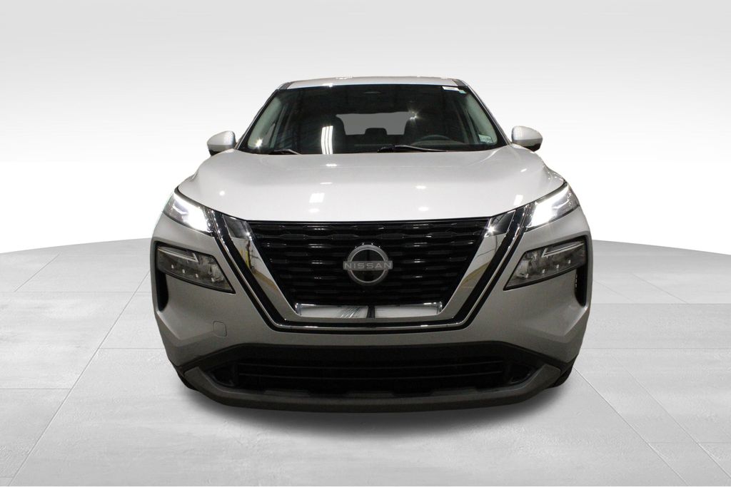 2022 Nissan Rogue SV photo 2