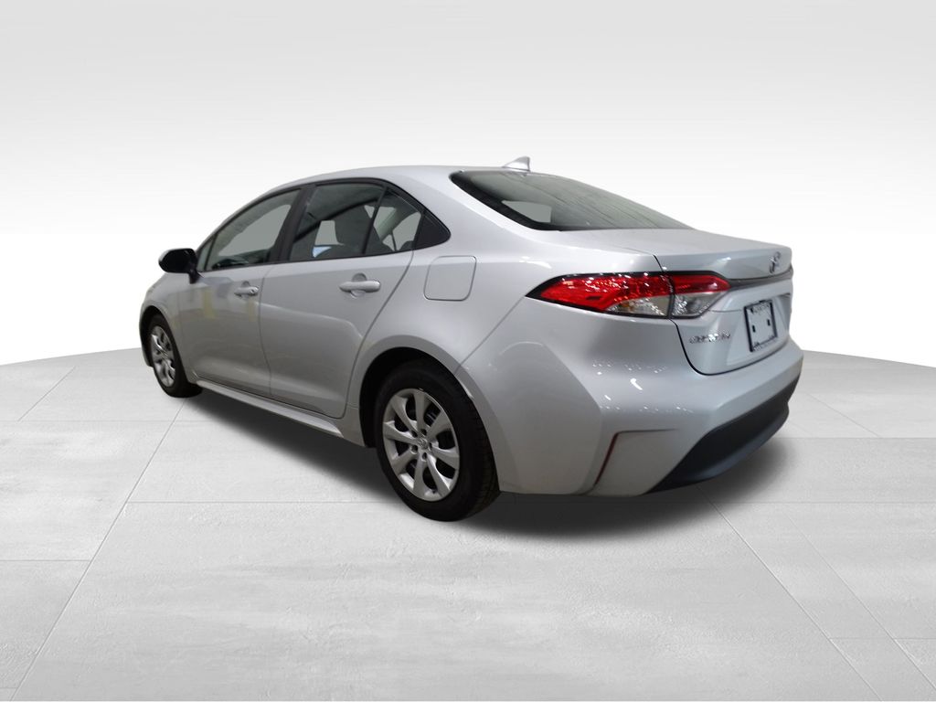 2023 Toyota Corolla LE photo 3