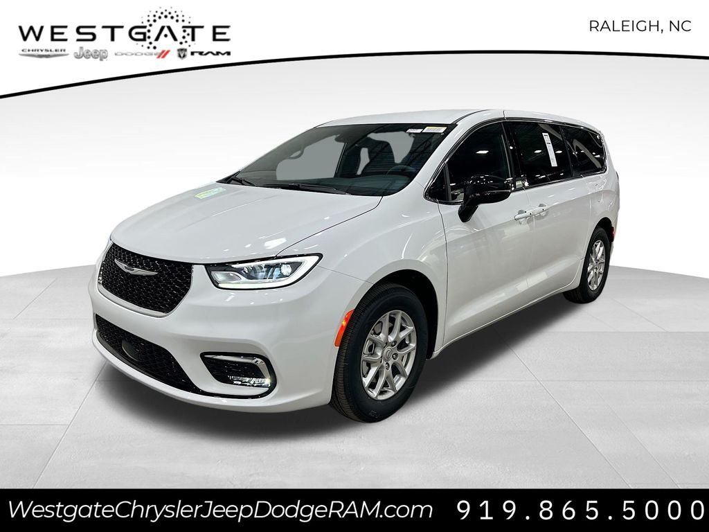 2026 Chrysler Pacifica photo 3