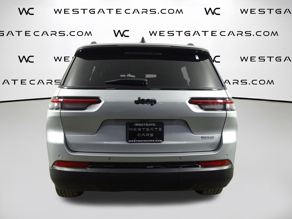 2023 Jeep Grand Cherokee Altitude photo 4