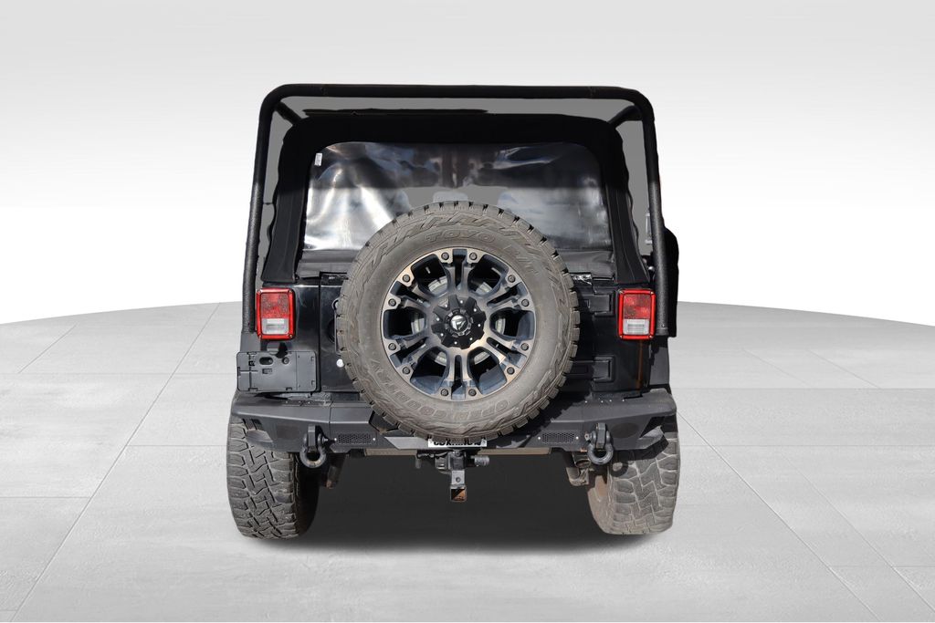 2015 Jeep Wrangler Unlimited Rubicon photo 4