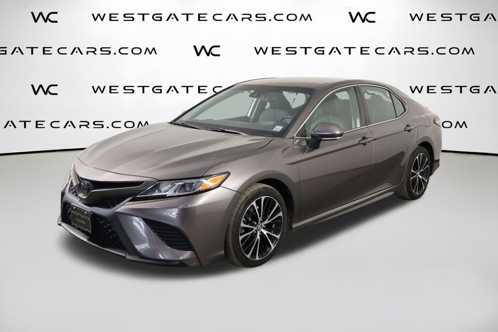 Used 2018 Toyota Camry SE Sedan