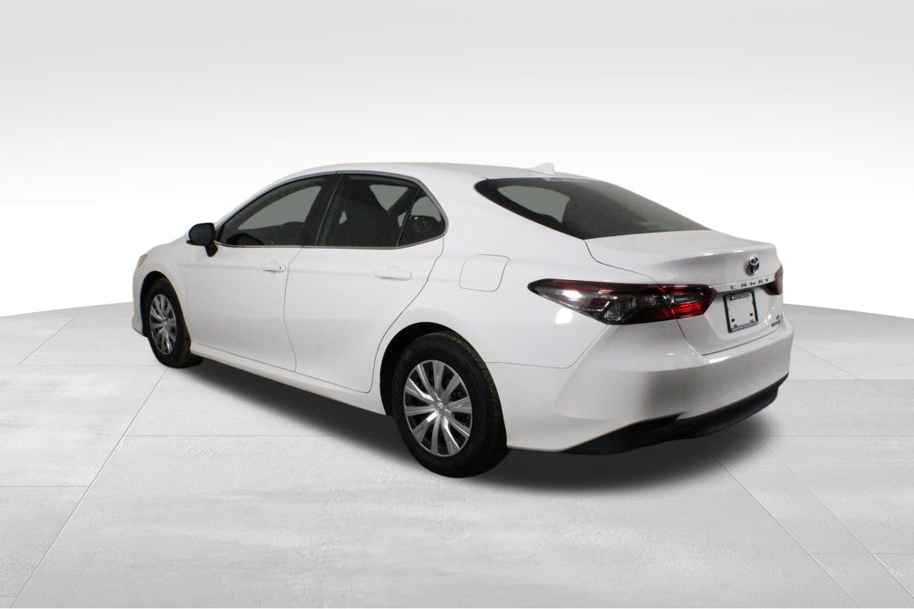 2022 Toyota Camry Hybrid LE photo 3