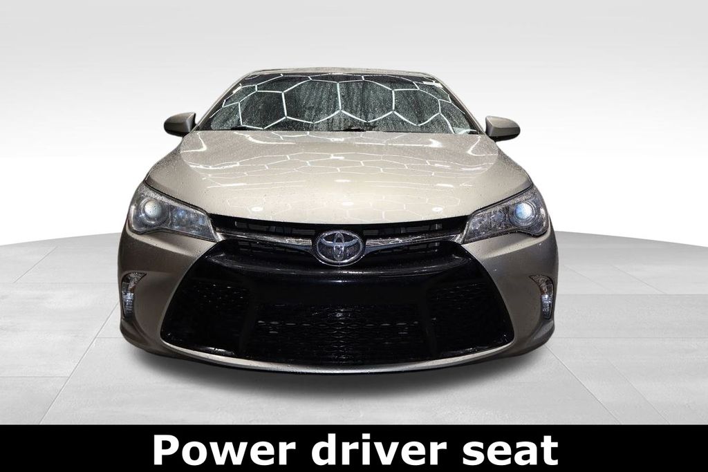 2017 Toyota Camry SE photo 3