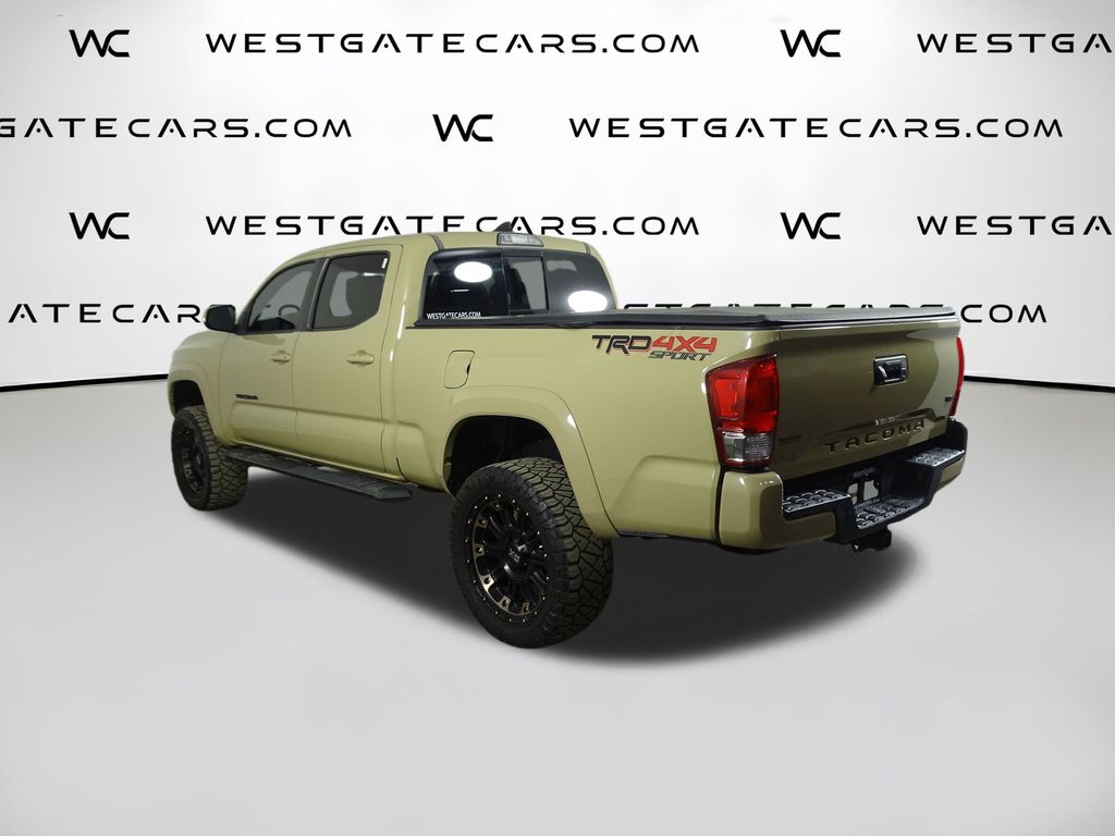 2017 Toyota Tacoma TRD Sport photo 3