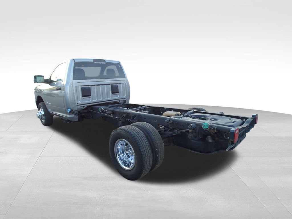 2022 Ram 3500 Tradesman photo 3