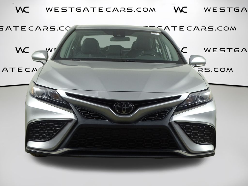 2022 Toyota Camry SE photo 2