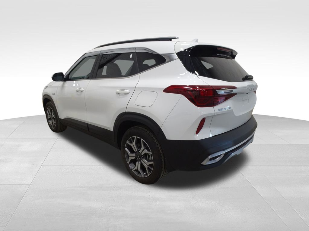 2023 Kia Seltos EX photo 3