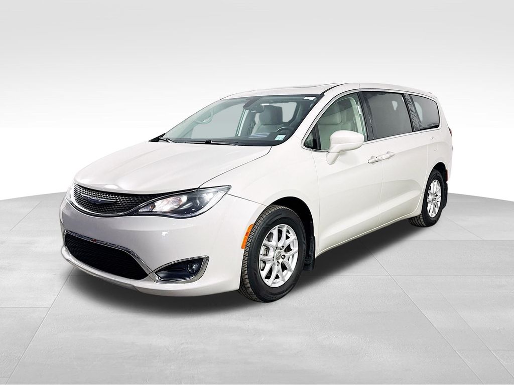 2020 Chrysler Pacifica Touring photo 3