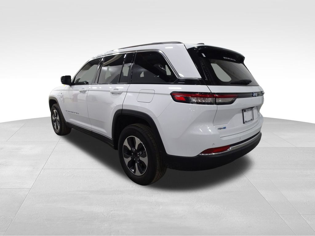2023 Jeep Cherokee 4xe photo 3