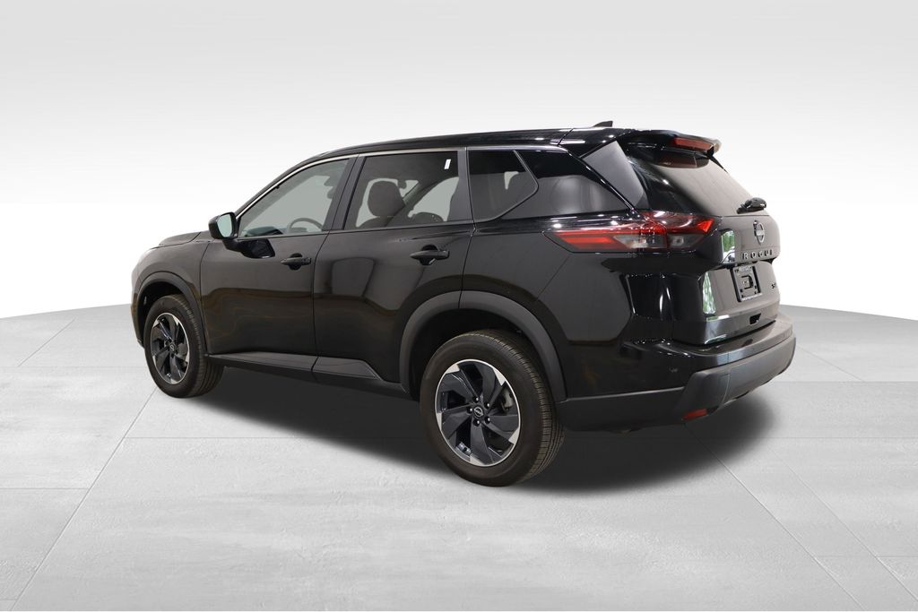 2024 Nissan Rogue SV photo 3