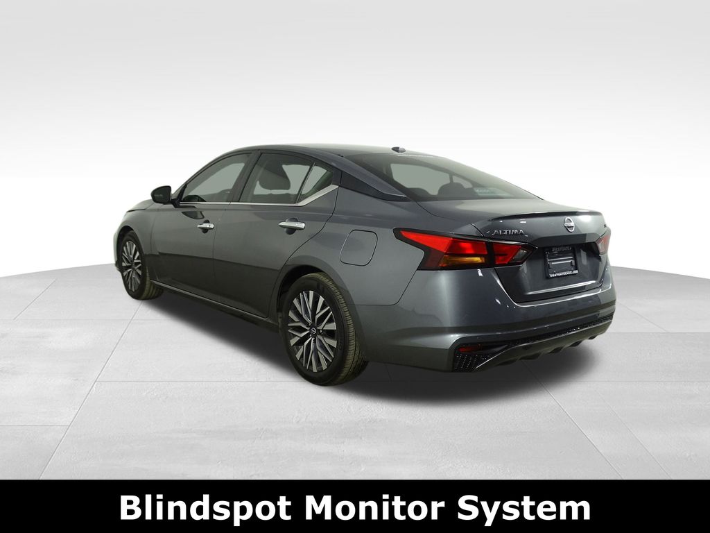 2024 Nissan Altima 2.5 SV photo 2