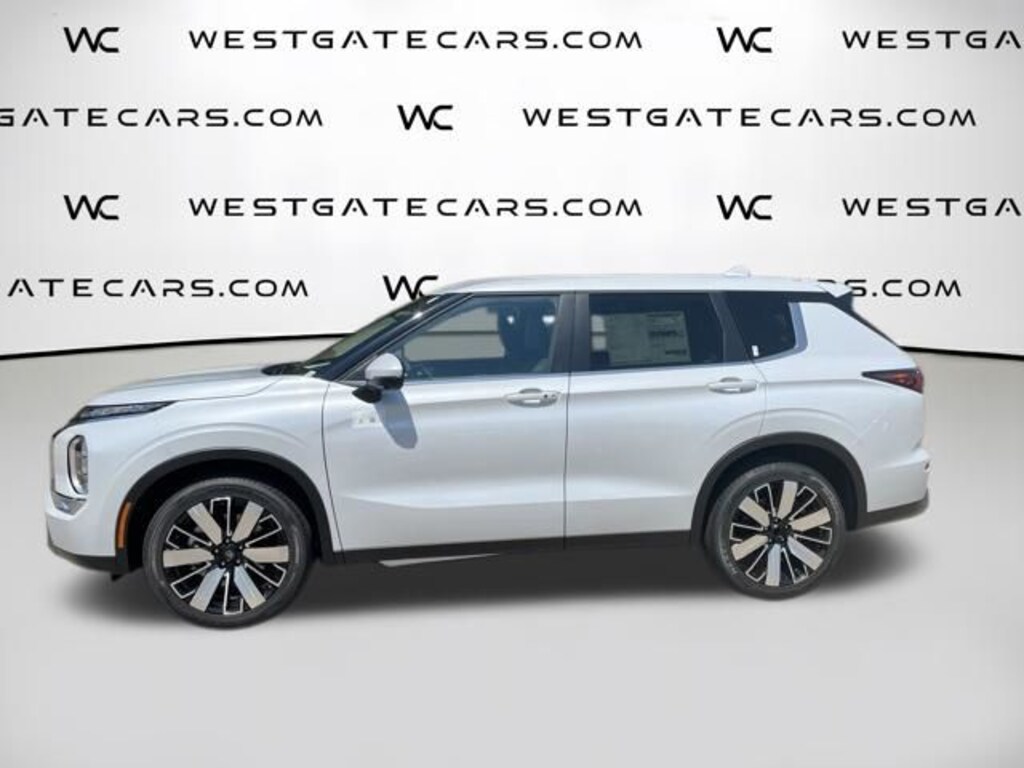 Used 2026 Mitsubishi Outlander LE SUV