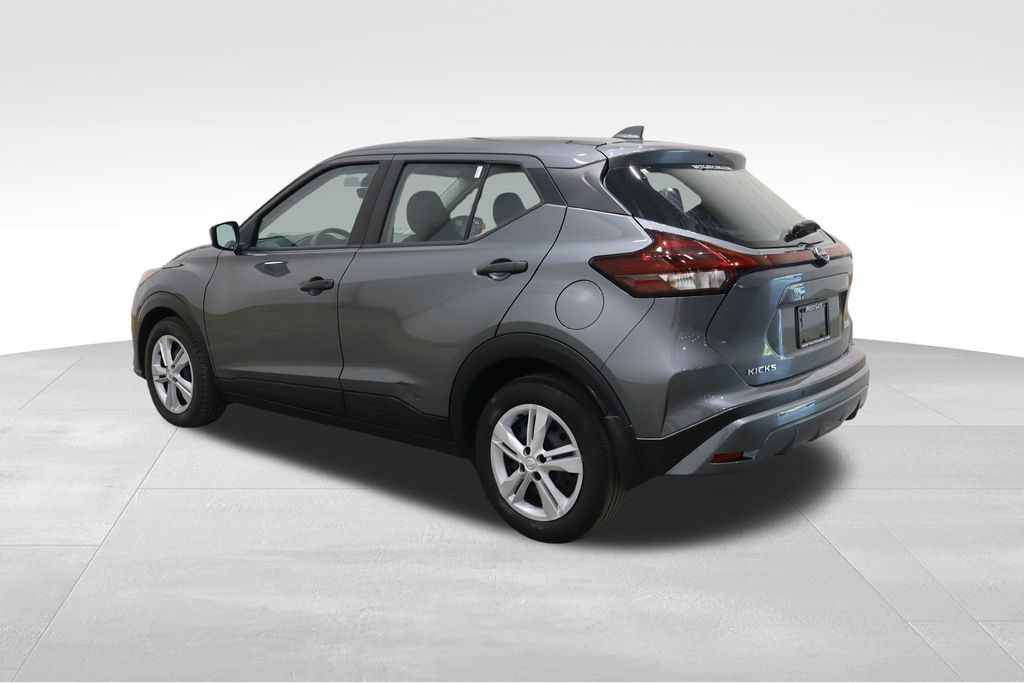 2022 Nissan Kicks S photo 3