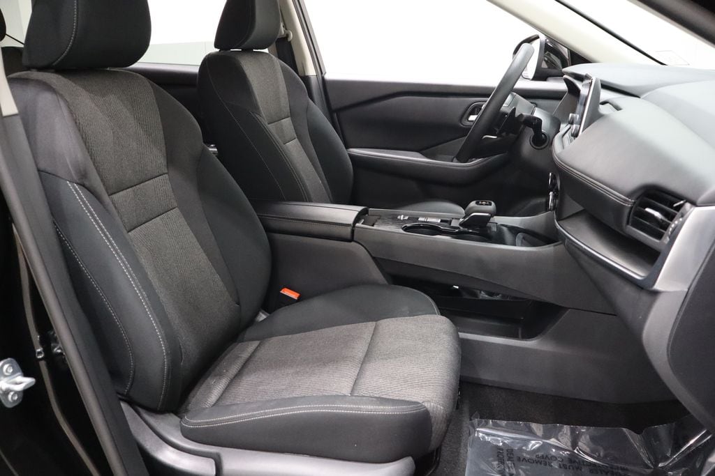 2024 Nissan Rogue SV - Photo 14