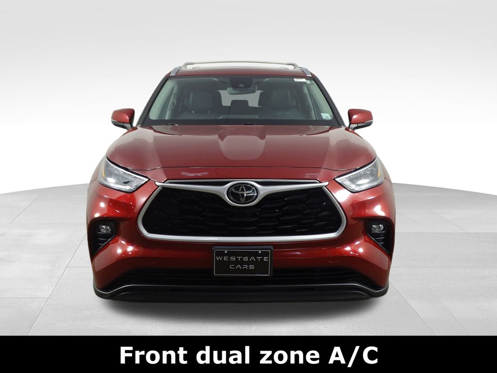 2020 Toyota Highlander XLE photo 2