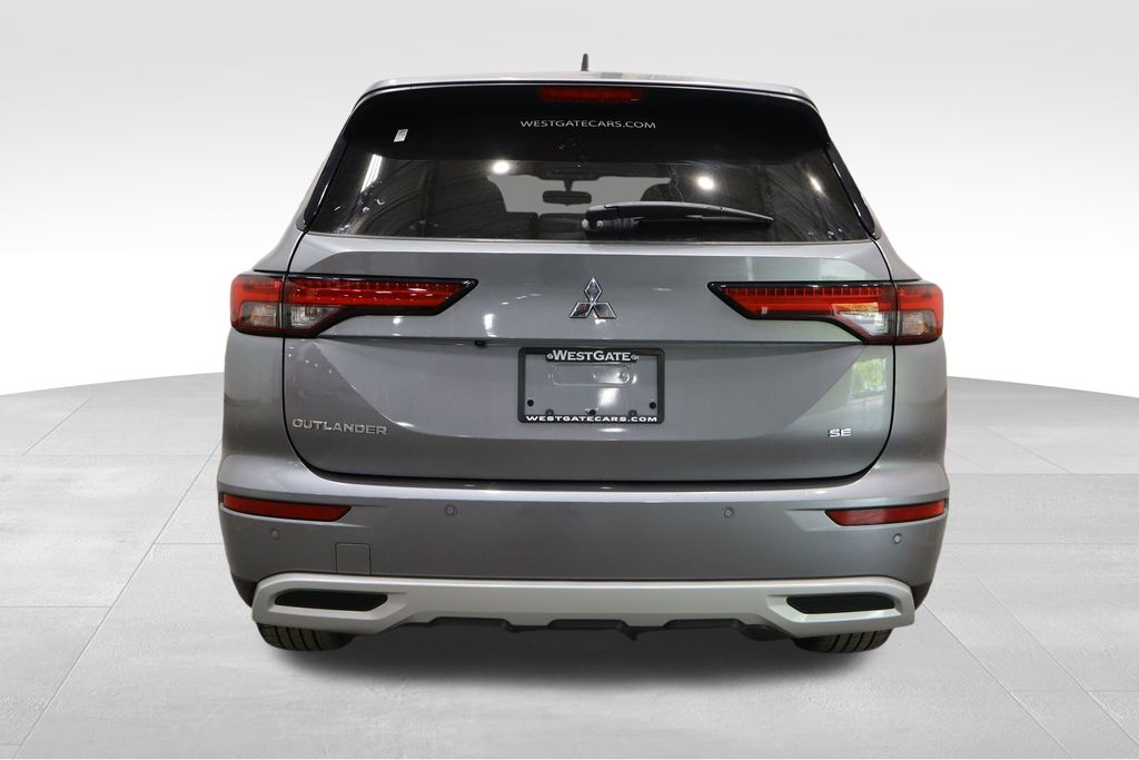 2022 Mitsubishi Outlander SE photo 4