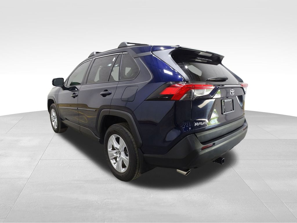 2021 Toyota RAV4 XLE photo 3