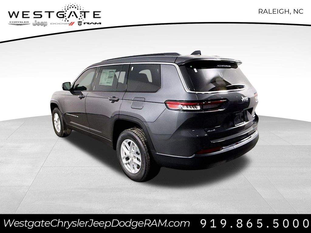 2025 Jeep Grand Cherokee Laredo photo 4