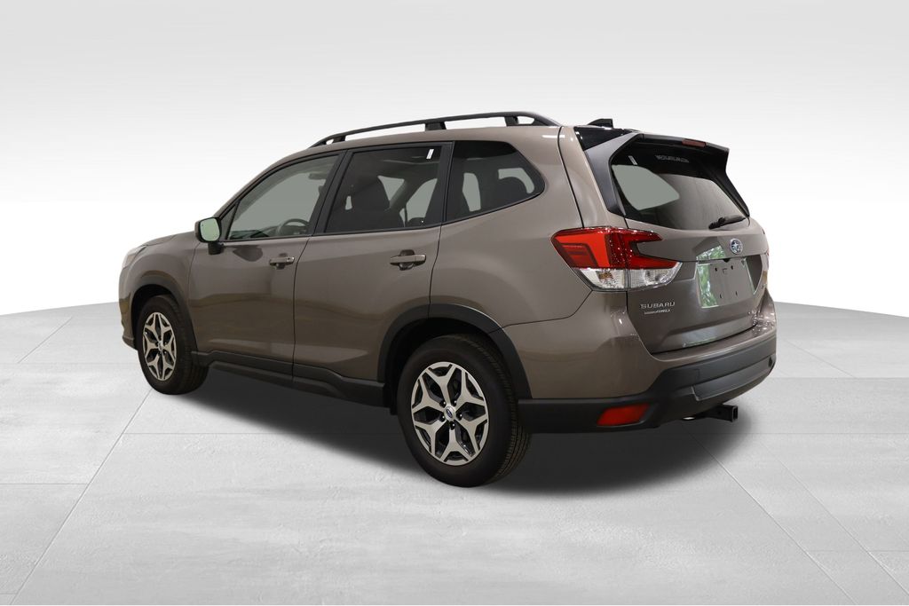 2024 Subaru Forester Premium photo 3