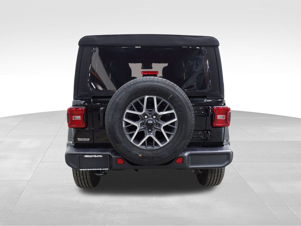 2024 Jeep Wrangler Sahara photo 4