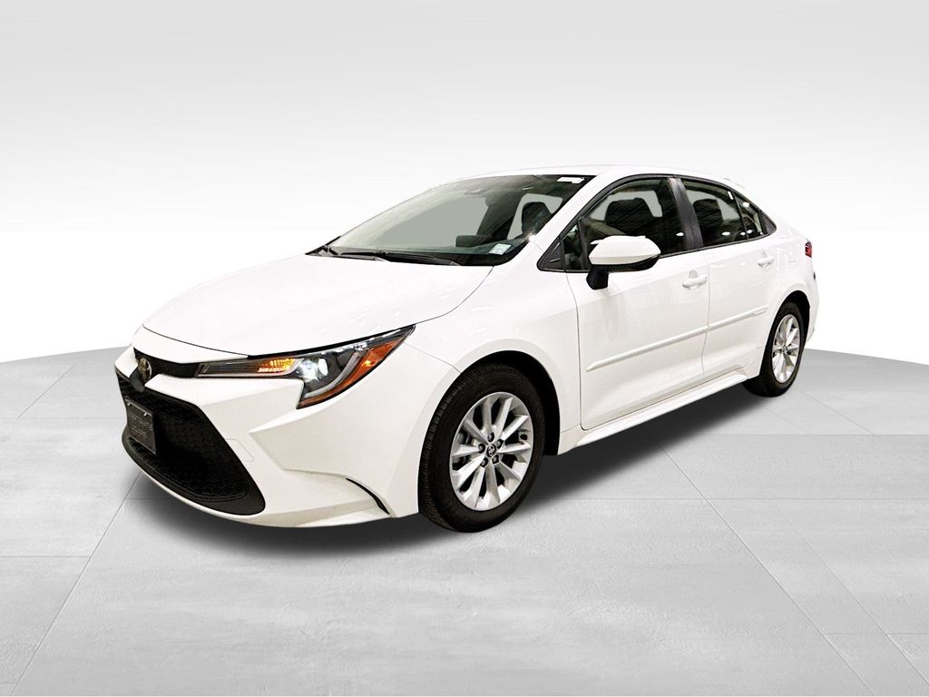 2022 Toyota Corolla LE photo 3