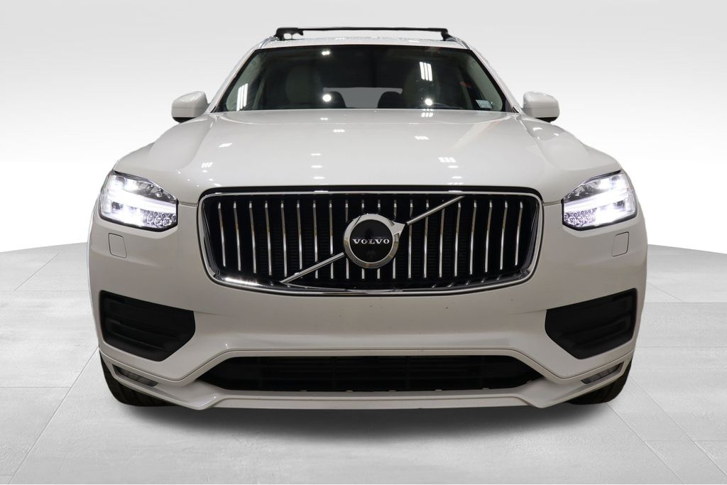 2022 Volvo XC90 T6 Momentum photo 2