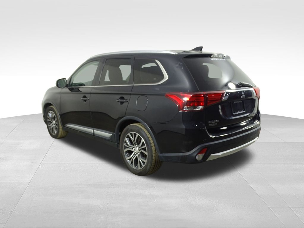 2017 Mitsubishi Outlander SE photo 3