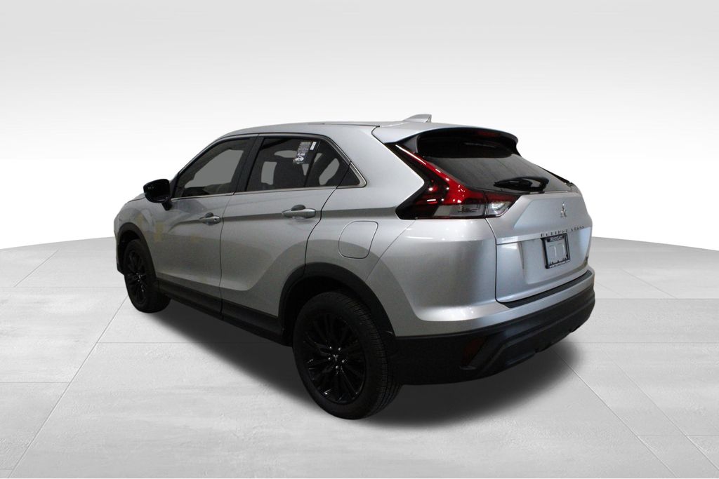 2023 Mitsubishi Eclipse Cross LE photo 3