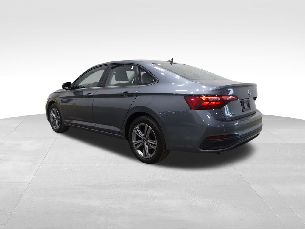 2024 Volkswagen Jetta SE photo 3