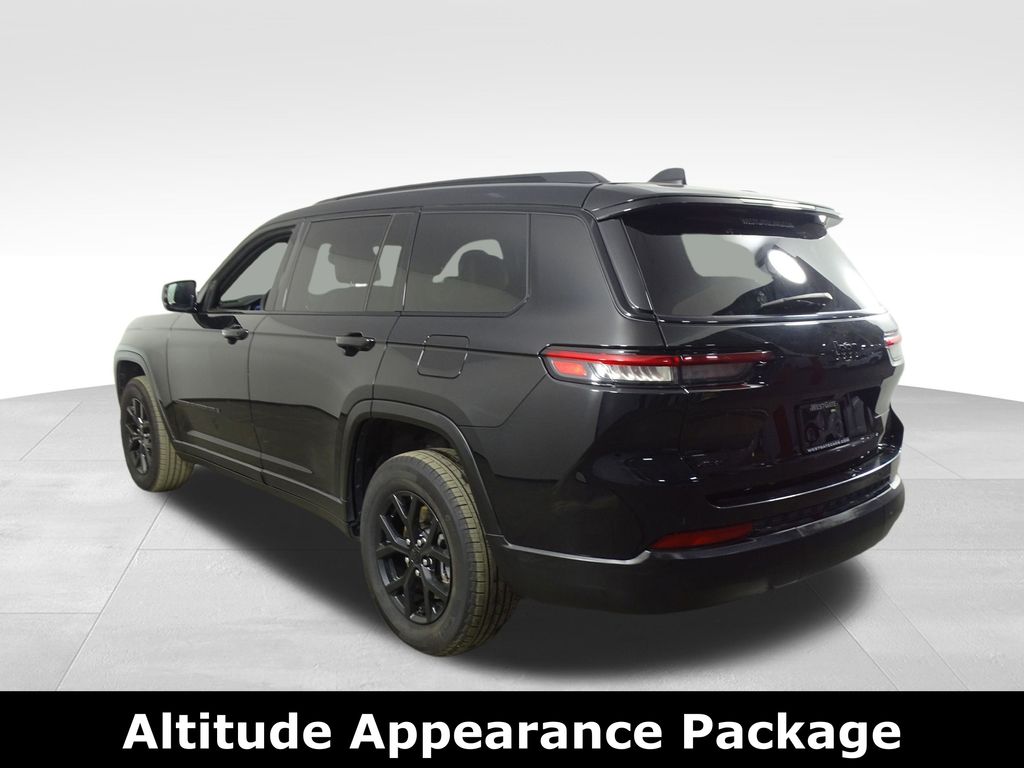 2024 Jeep Grand Cherokee Altitude photo 2