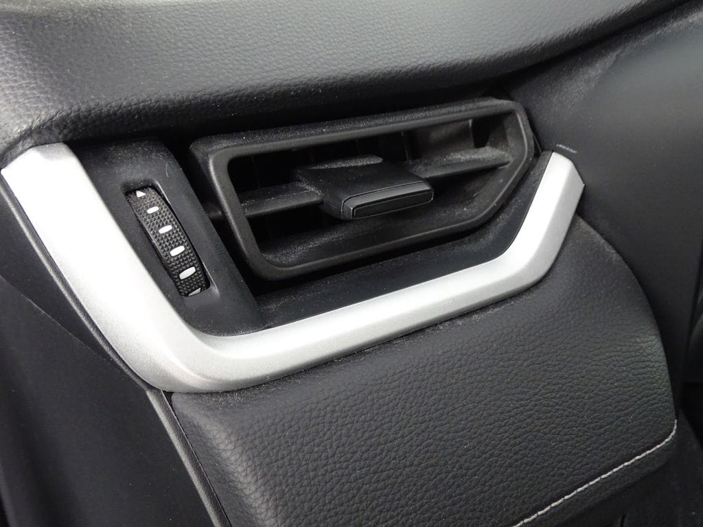 2021 Toyota RAV4 LE - Photo 17