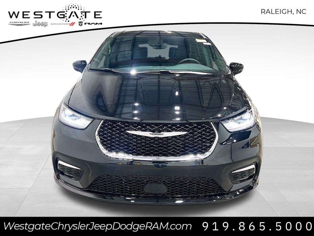 2026 Chrysler Pacifica photo 2