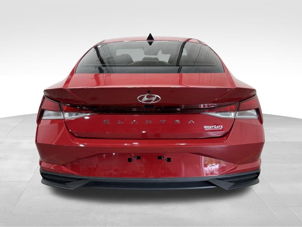 2022 Hyundai Elantra SEL photo 4